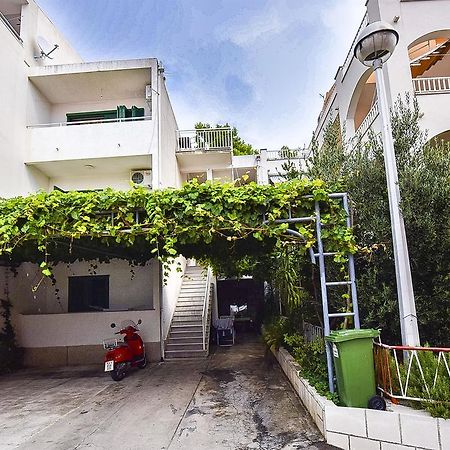 Apartments And Room Nevenka Makarska Kültér fotó