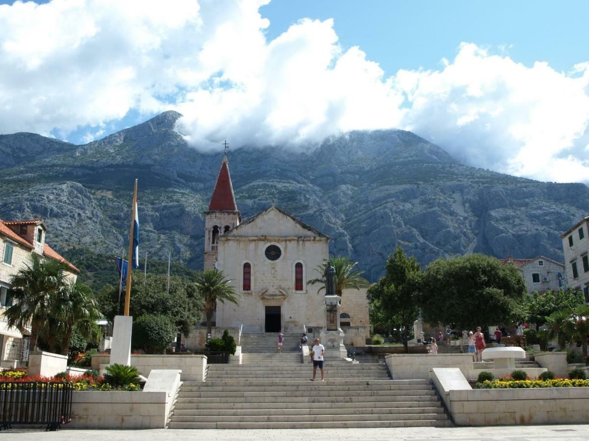 Apartments And Room Nevenka Makarska Kültér fotó