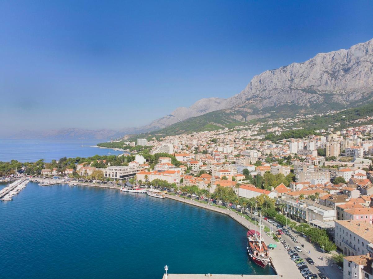 Apartments And Room Nevenka Makarska Kültér fotó